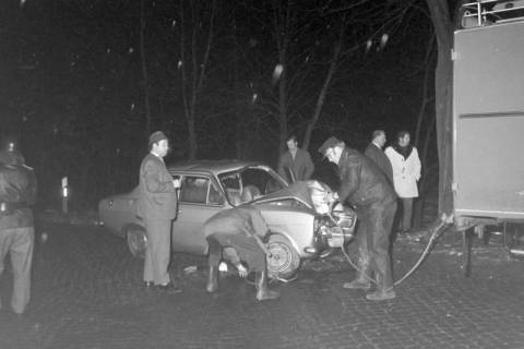 ARH NL Mellin 01-139/0023, Auto nach einem Verkehrsunfall, ohne Datum
