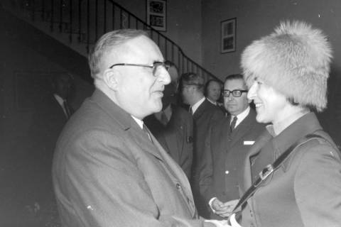 ARH NL Mellin 01-176/0005, Ein Mann und eine Frau in einem Gespräch, ohne Datum