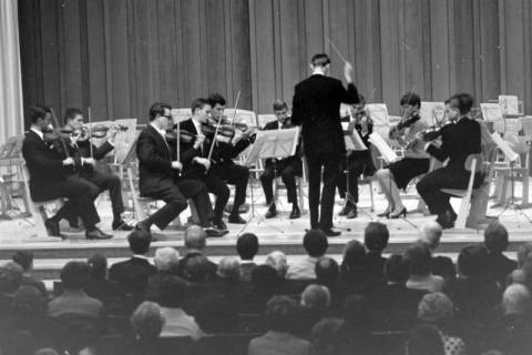 ARH NL Mellin 01-181/0024, Geigenkonzert in der Aula des Otto-Hahn-Gymnasiums, Springe, ohne Datum