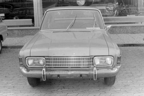 ARH NL Mellin 01-183/0004, Frontansicht eines PKW (Ford 17M 2000 S), ohne Datum