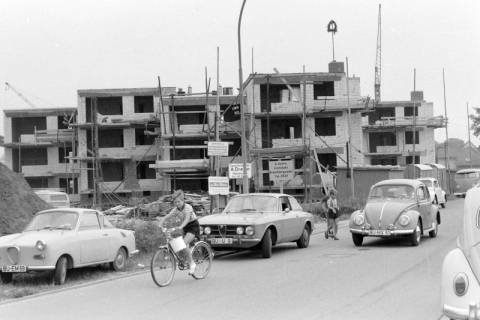 ARH NL Mellin 01-188/0015, Bau eines Gebäudekomplexes mit Richtkrone, Großburgwedel, ohne Datum
