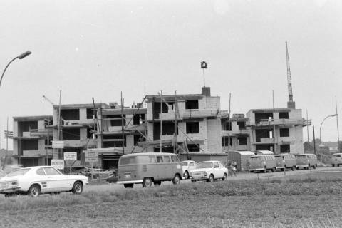 ARH NL Mellin 01-188/0016, Bau eines Gebäudekomplexes mit Richtkrone, Burgdorf?, ohne Datum