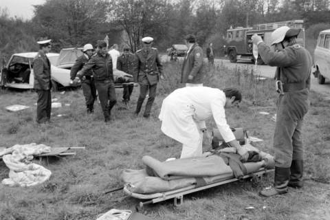 ARH NL Mellin 02-002/0017, Verletzte Personen nach einem Verkehrsunfall, ohne Datum