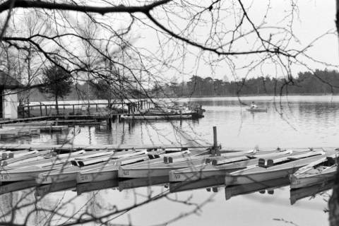ARH NL Mellin 02-015/0005, Paddelboote am Würmsee, Burgwedel, ohne Datum