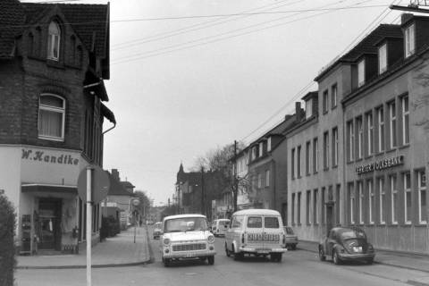ARH NL Mellin 02-017/0012, Blick die Ahltener Straße entlang, Lehrte, um 1975