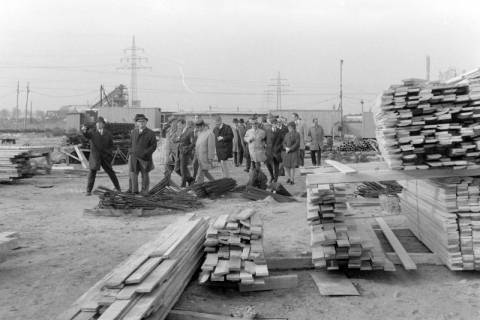 ARH NL Mellin 02-024/0014, Gruppe von Leuten auf einer Baustelle?, ohne Datum