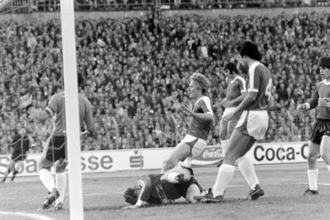 ARH NL Mellin 02-025/0001, Fußballspiel von Hannover 96 im Niedersachsenstadion, Hannover, zwischen 1976/1980
