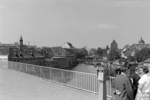 ARH NL Mellin 02-026/0004, Blick vom Dach der Barrage Vauban auf die Ponts Couverts (Gedeckte Brücken) und die Stadt, Straßburg, ohne Datum