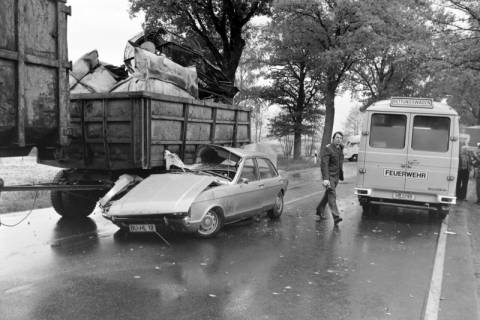 ARH NL Mellin 02-028/0008, Unfall eines PKWs mit einem LKW, ohne Datum