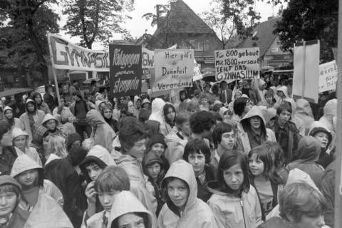 ARH NL Mellin 02-029/0013, Demonstration von Schülern, zwischen 1974/1976