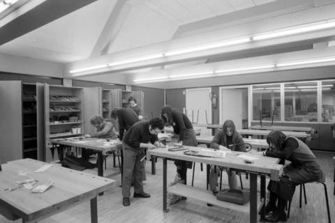 ARH NL Mellin 02-030/0008, Schüler in einer Werkstatt, ohne Datum
