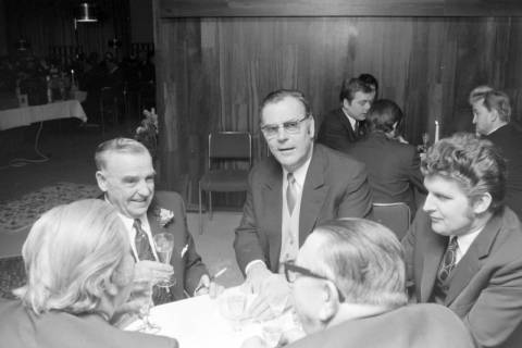 ARH NL Mellin 02-031/0019, Männer bei einer festlichen Veranstaltung, ohne Datum