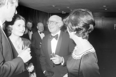 ARH NL Mellin 02-047/0005, Personen beim Presseball(?) im Kuppelsaal des Hannover Congress Centrum (HCC), Hannover, wohl 1979