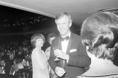 ARH NL Mellin 02-047/0006, Personen beim Presseball(?) im Kuppelsaal des Hannover Congress Centrum (HCC), Hannover, wohl 1979