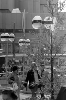 ARH NL Mellin 02-049/0005, Blick auf das Kröpcke-Center und Kaufhaus Wertheim in Richtung Karmarschstraße, Hannover, zwischen 1976/1980