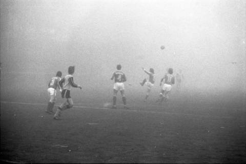 ARH NL Mellin 02-059/0008, Fußballspiel im Nebel, ohne Datum