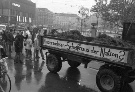 ARH NL Mellin 02-059/0009, Anti-Atomkraft Demonstration gegen das Atommülllager Gorleben, Hannover, 1979