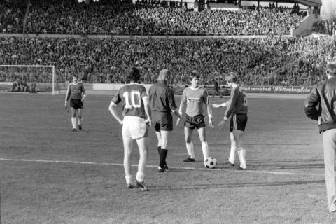 ARH NL Mellin 02-064/0007, Fußballspiel Hannover 96 gegen SV Arminia Hannover(?) im Niedersachsenstadion, Hannover, zwischen 1976/1980