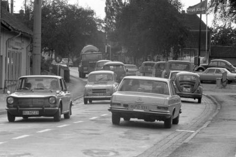 ARH NL Mellin 02-071/0017, Straßenverkehr am Bahnübergang Vor dem Hannoverschen Tor, Burgdorf, vor 1975