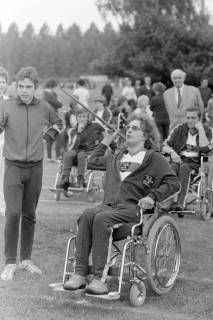 ARH NL Mellin 02-075/0002, Leichtathletiker des VSG Bad Pyrmont im Rollstuhl beim Speerwurf, ohne Datum