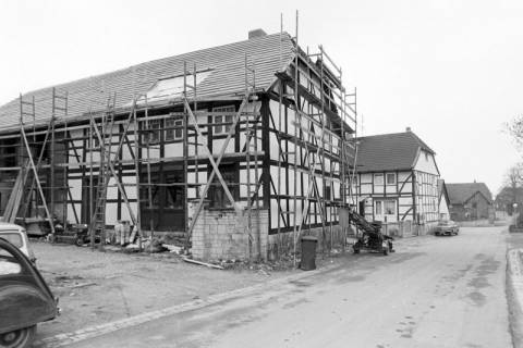 ARH NL Mellin 02-076/0014, Fachwerkhaus mit Baugerüst, ohne Datum