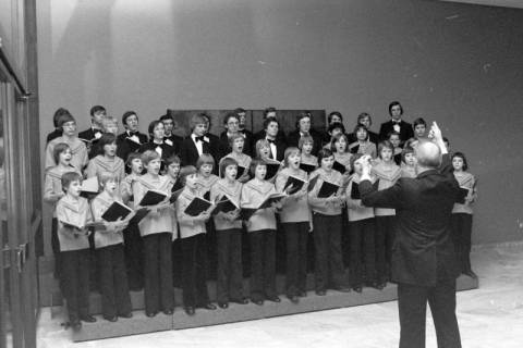 ARH NL Mellin 02-077/0008, Auftritt eines Jungenchors, ohne Datum