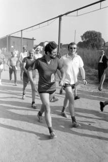 ARH NL Mellin 02-079/0002, Teilnehmer bei einem Lauf, ohne Datum