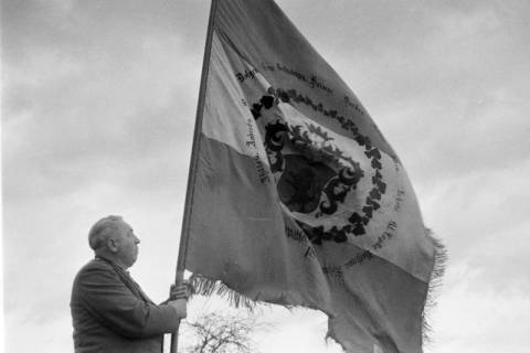 ARH NL Mellin 02-090/0015, Schütze mit einer Fahne des Großen und Kleinen Freien, ohne Datum