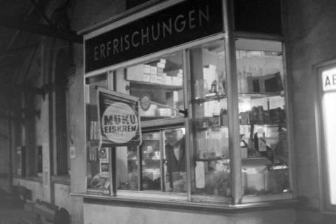 ARH NL Mellin 02-103/0004, Kiosk am Bahnhof Lehrte(?), um 1970