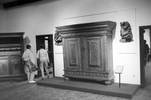 ARH NL Mellin 02-116/0006, Schrank als Exponat in einem Museum, ohne Datum