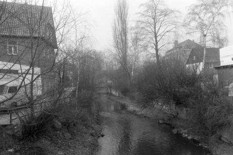 ARH NL Mellin 02-123/0013, Blick von der Brücke an der Braunschweiger Str. auf die Aue, Burgdorf, um 1975