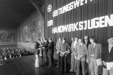 ARH NL Mellin 02-136/0013, Ehrungen zum Leistungswettbewerb der Handwerksjugend, um 1975