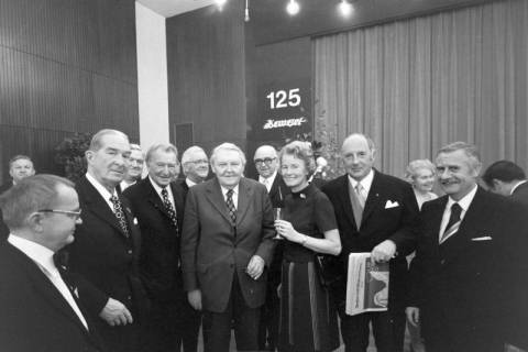 ARH NL Mellin 02-137/0003, Ludwig Erhard bei der 125-Jahre Jubiläumsfeier der Dewezet (Deister- und Weserzeitung), wohl 1973