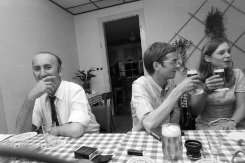 ARH NL Mellin 02-158/0004, In einer Gaststätte, um 1975