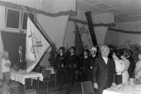 ARH NL Mellin 02-158/0008, Jubiläumsfeier zum 100-jährigen Bestehen der Feuerwehr Burgdorf(?), wohl 1971
