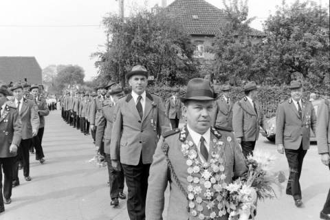 ARH NL Mellin 02-167/0003, Schützenumzug, Ahlten, um 1975
