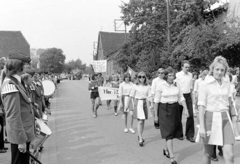 ARH NL Mellin 02-167/0007, Schützenumzug, Ahlten, um 1975