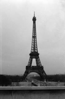 ARH NL Mellin 02-168/0004, Blick von der Esplanade du Trocadéro auf den Eiffelturm, Paris, um 1975