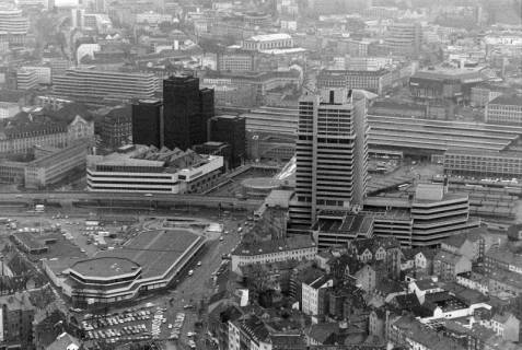 ARH NL Mellin 02-168/0011, Blick zum Hauptbahnhof, Hannover, um 1975
