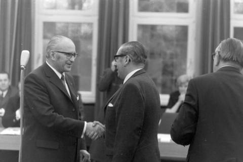 ARH NL Mellin 02-181/0015, Versammlung in einem Rathaus, Burgdorf?, um 1970