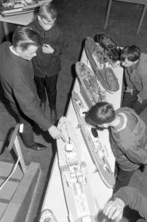 ARH NL Mellin 02-187/0006, Modellschiffe bei einer Ausstellung, um 1970