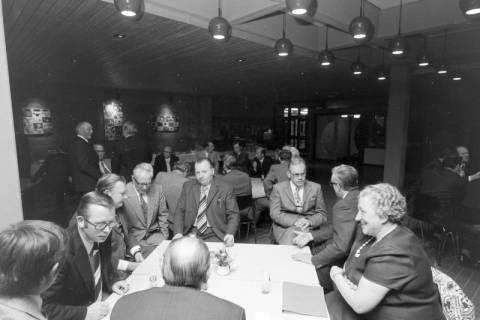 ARH NL Mellin 02-194/0008, Gemeinschaftliches Essen bei einer Versammlung, um 1970