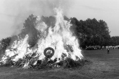 ARH NL Mellin 02-198/0010, Osterfeuer(?), um 1970