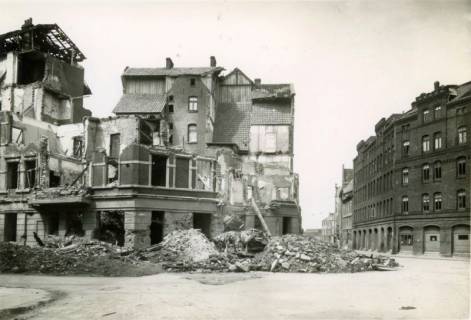 ARH Slg. Mütze 033, Trümmer und Ruinen in der Hainhölzer Straße, Hannover, zwischen 1943/1949