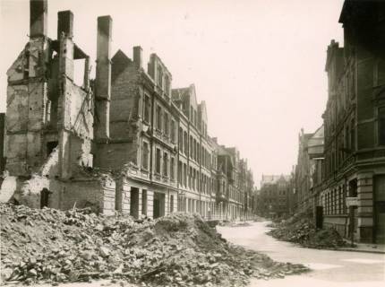 ARH Slg. Mütze 034, Trümmer und Ruinen in der Windthorststraße, Hannover, zwischen 1943/1944