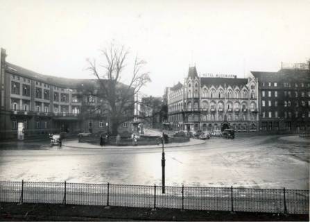 ARH Slg. Mütze 037, Ernst-August-Platz vor dem Umbau 1938 mit Blick in die Luisenstraße, Hannover, vor 1938
