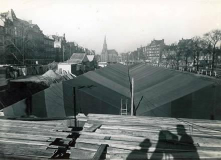 ARH Slg. Mütze 109, Eingezeltete Baustelle des Luftschutzbunkers am Klagesmarkt, Hannover, 1941