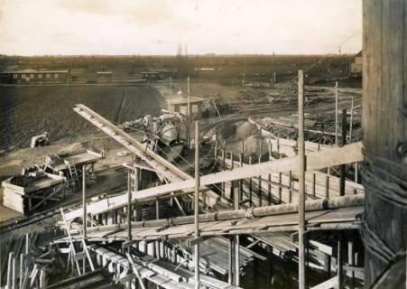 ARH Slg. Mütze 143, Baustelle des Luftschutzbunkers Rotermundstraße, Vahrenwald, 1942