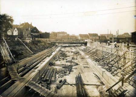 ARH Slg. Mütze 184, Baustelle des Luftschutzbunkers am Klagesmarkt, Hannover, um 1941