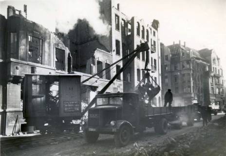 ARH Slg. Mütze 219, Schutträumung in der Kriegerstraße, Hannover, zwischen 1943/1949